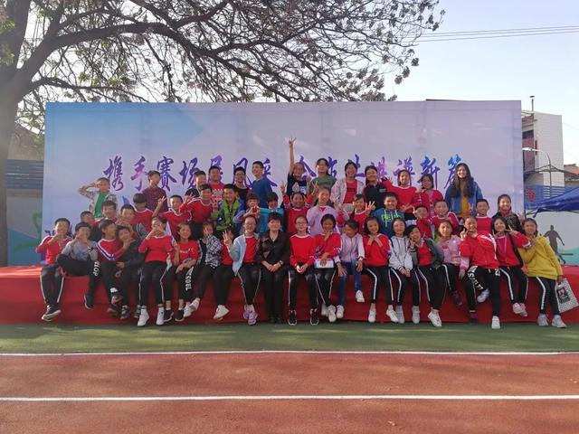 优秀班主任主要事迹简介（坚守班主任岗位25年优秀事迹展播）(3)