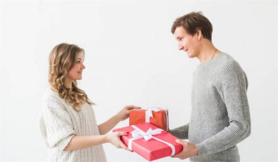 ​情人节女生要给男生买礼物吗 买什么合适