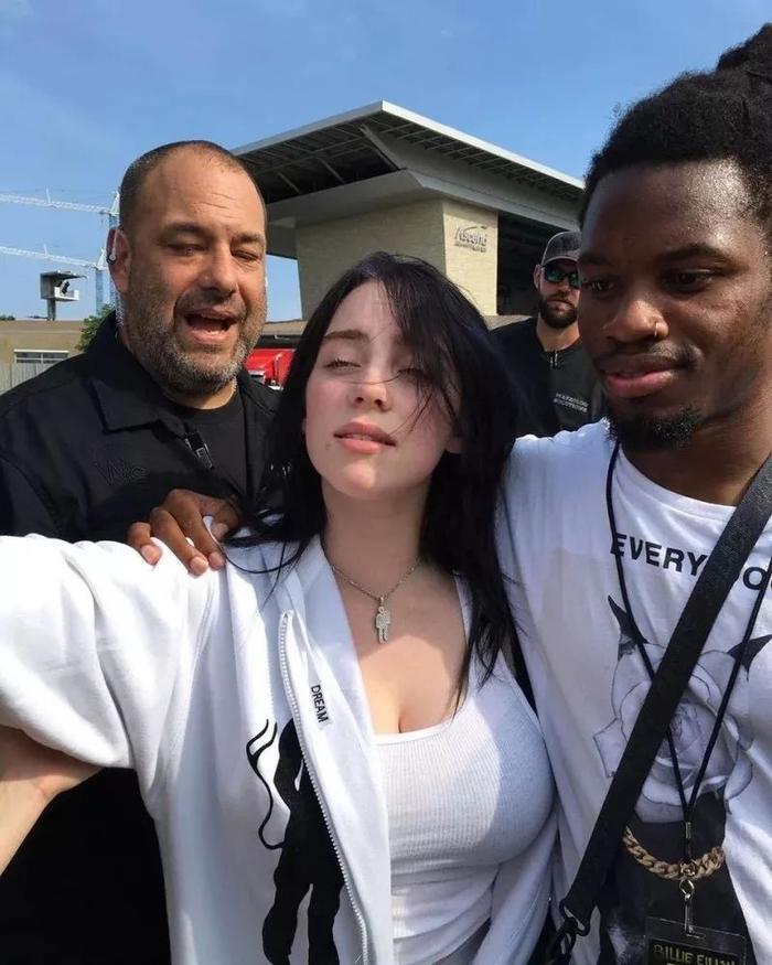 壁纸丨碧梨Billie Eilish，这女人该死的肥美！