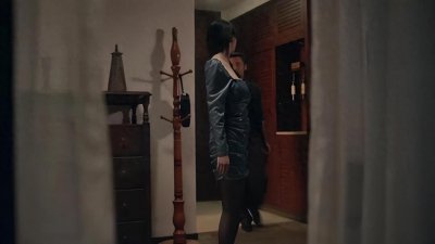 ​《猎冰》陪酒女肚子上赘肉遭吐槽，网友们：没来过夜总会就会胡说