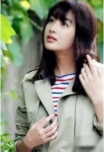 ​不整容而自然美丽的韩国女星姜素拉，曾是韩国男神玄彬的女友