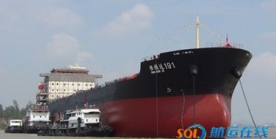 ​货轮载重量约多少吨,一艘轮船的载重量是多少吨