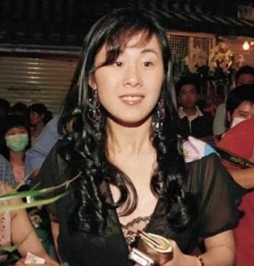 ​郑家纯安排女友任董事，王颖妤入局郑家企业，俩私生子在英国生活