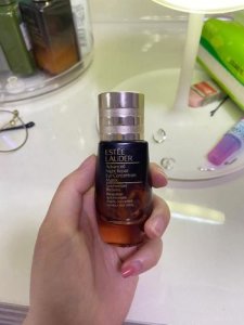 ​雅诗兰黛眼部精华和眼霜有什么区别(雅诗兰黛眼部精华怎么取出来)