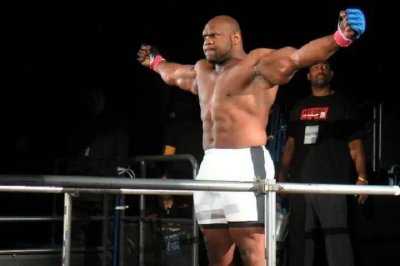 ​“美国野兽”鲍勃·萨普打假拳？一回合不到被对手暴揍