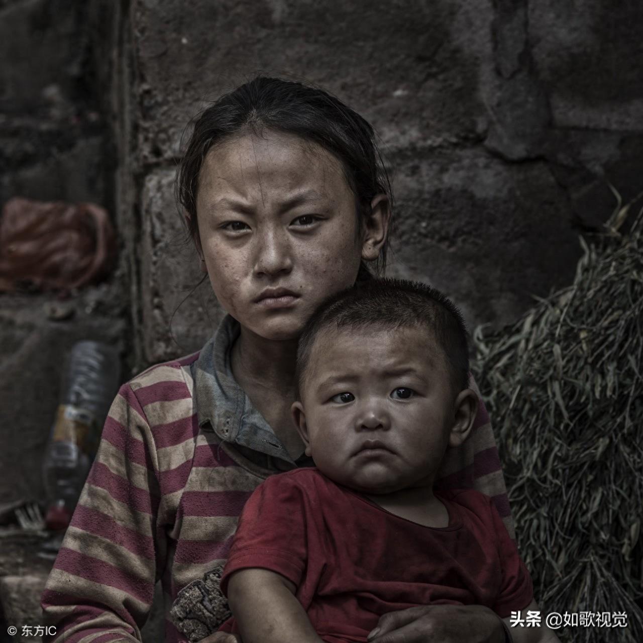 大凉山孩子10张图，稚嫩的他们有太多无奈，哪一张刺痛了你的心