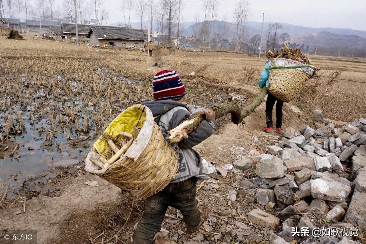 大凉山孩子10张图，稚嫩的他们有太多无奈，哪一张刺痛了你的心
