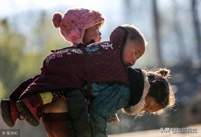 ​大凉山孩子10张图，稚嫩的他们有太多无奈，哪一张刺痛了你的心