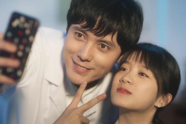 白月光是什么意思?爱慕但不可及的人(纯洁的爱情象征)