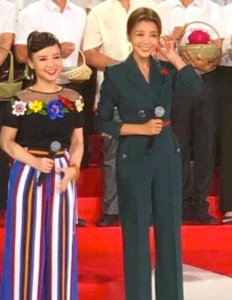 ​45岁央视主持朱迅近照气质佳，曾2次患癌坚持上春晚