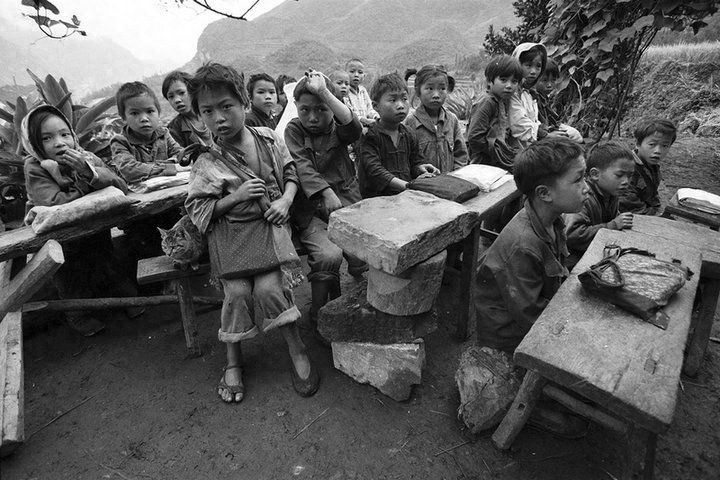 90年代贫困山区儿童照片：条件艰苦，眼睛充满对知识的渴望