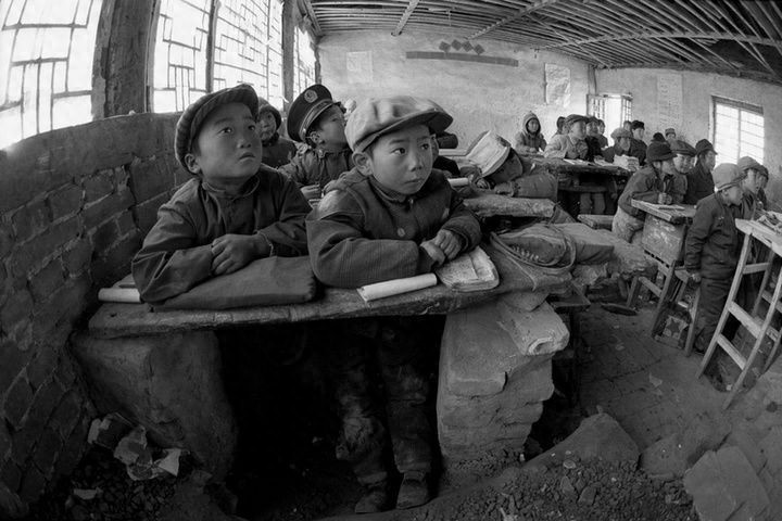 90年代贫困山区儿童照片：条件艰苦，眼睛充满对知识的渴望