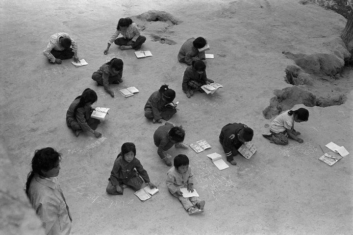 90年代贫困山区儿童照片：条件艰苦，眼睛充满对知识的渴望