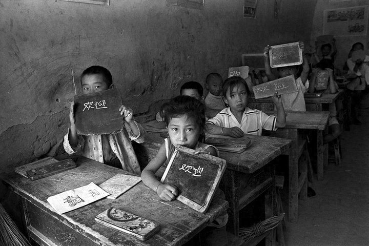 90年代贫困山区儿童照片：条件艰苦，眼睛充满对知识的渴望