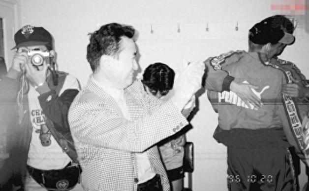 王健林的老照片：从侦察兵到首富，与足球的不解之缘