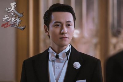 ​谍战剧《天衣无缝》热播，资历群隐藏身份将浮出水面，小资不相信