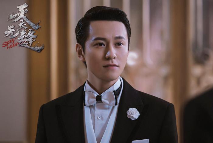 谍战剧《天衣无缝》热播，资历群隐藏身份将浮出水面，小资不相信