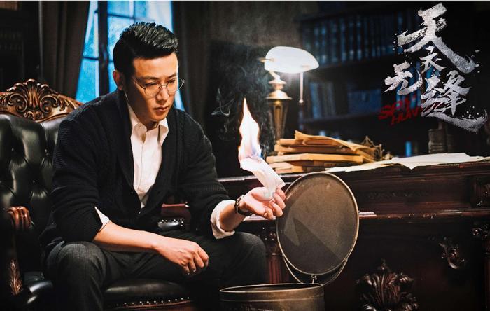 谍战剧《天衣无缝》热播，资历群隐藏身份将浮出水面，小资不相信