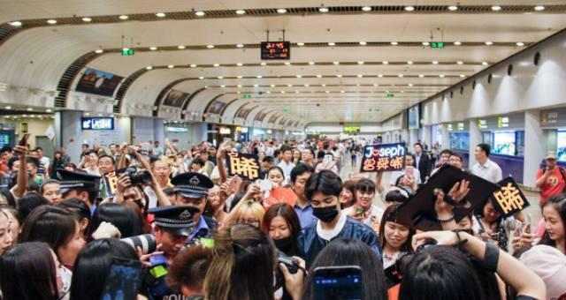 《演员的诞生》一期四个人两个是整容脸,节目变“整容脸的诞生”