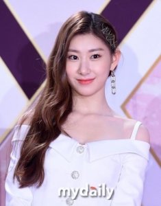 ​ITZY成员李彩领确诊新冠肺炎