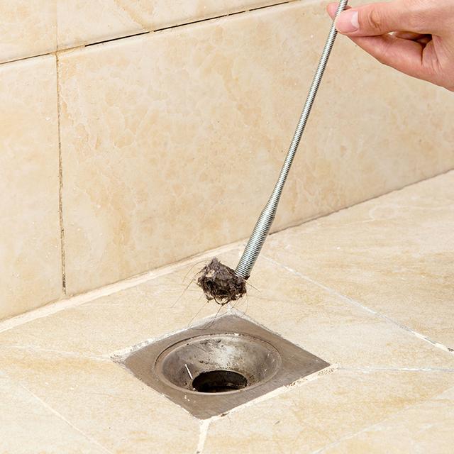 多数人下水道堵了用苏打泡，太笨！用这干净法子，快速畅通如新