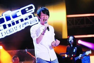 《好声音》前学员酒吧驻唱1年可赚100万 发新专辑获彭佳慧力挺