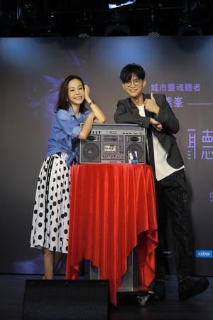 《好声音》前学员酒吧驻唱1年可赚100万 发新专辑获彭佳慧力挺