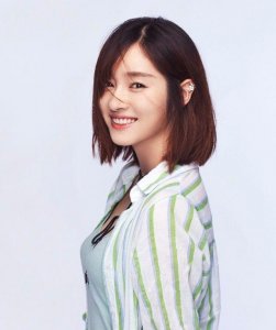 ​徐晓璐气质真的是好，出席活动的她，身穿吊带长裙，怎么看都迷人