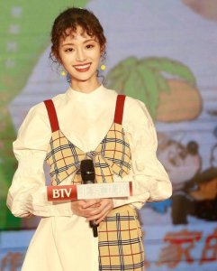 ​《青春斗》“钱贝贝”九头身，长腿绝了！