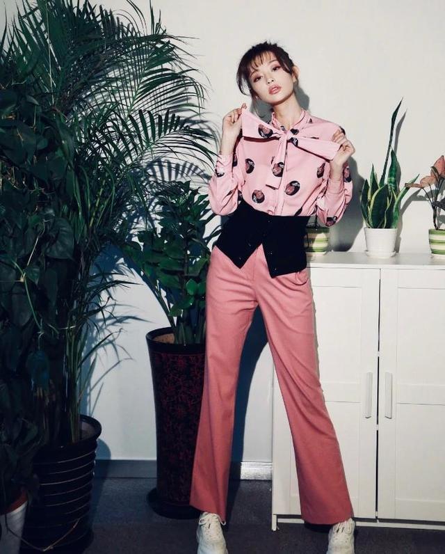 《青春斗》“钱贝贝”九头身，长腿绝了！