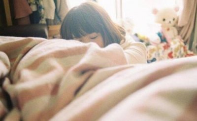 ​叫女生起床的幽默话语，如何哄她乖乖起床