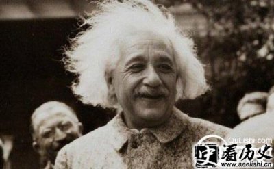 ​物理学家爱因斯坦睡眠时间 爱因斯坦智商是多少