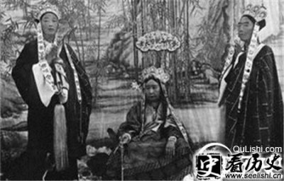 ​中国最早的cosplay 慈禧扮观音拍照