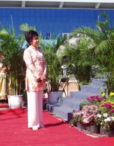 ​曾经的央视主持人刘路，嫁给台湾丈夫如今过的怎么样？