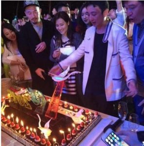 ​盘点娱乐圈10大有钱任性的土豪明星