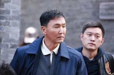 ​吴刚：妻子是大学同学，相爱30年零绯闻，明星儿子成他骄傲