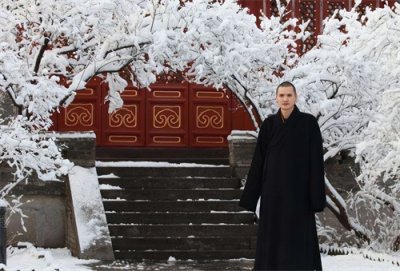 ​释明心：被一首歌感召，辞去公务员当和尚，女粉丝送豪车请他还俗