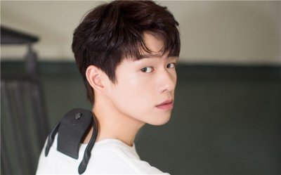 ​白敬亭和魏大勋关系好吗？白敬亭粉丝为什么撕魏大勋？