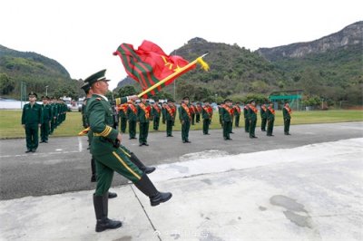​致敬老兵！退伍仪式上这一幕幕让人泪目