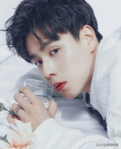 ​12位有痣的男明星，品品谁的最欲！