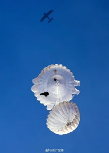 ​空降兵成立73周年 一组超酷大图看神兵天降→