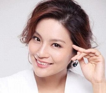 ​孟盛楠，女，毕业于中国传媒大学，中国内地女主持人。