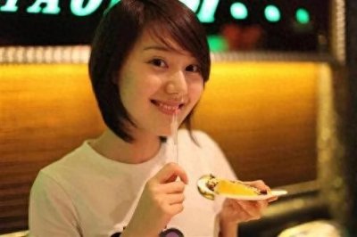 ​央视美女主持人王冠:才貌双全的人生赢家