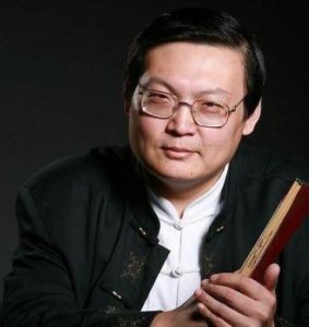 ​梁宏达隐藏多年的妻子曝光！是央视美女主持人，难怪没孩子也恩爱