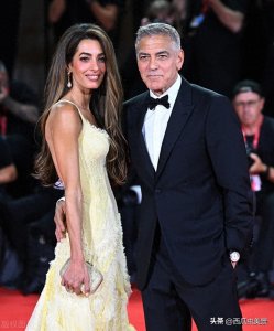 ​63岁的乔治克鲁尼携46岁的妻子出席威尼斯电影节