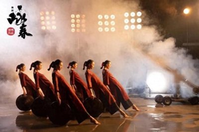 ​春晚舞台《咏春》来袭，武术之美震撼人心