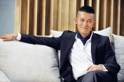 杨志刚：被亲哥“强捧”13年，红遍全国后，为何却“消失”了？