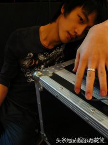 ​黄轩在被称为低配版梁朝伟之前，整容过？