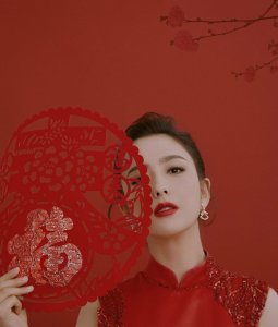 ​佟丽娅顶着离婚风波上春晚与秦岚宋祖儿同台谁更美丽？