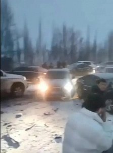 ​山西高速车祸致29辆车相撞，造成1死6伤